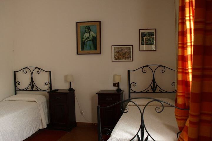 Room 4 of 38