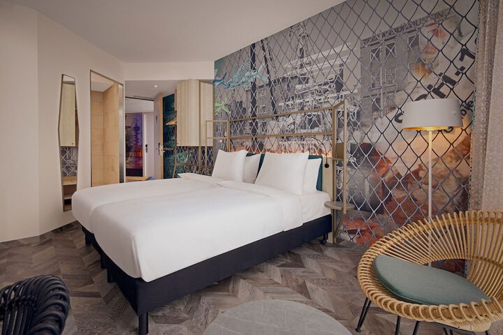 Room 4 of 41