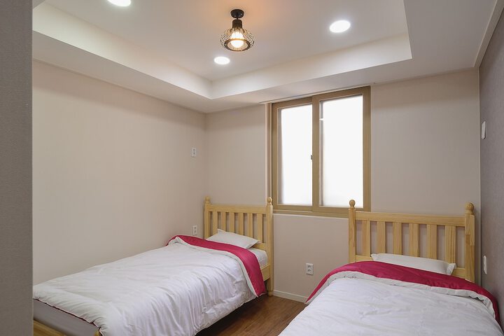 Room 12 of 48