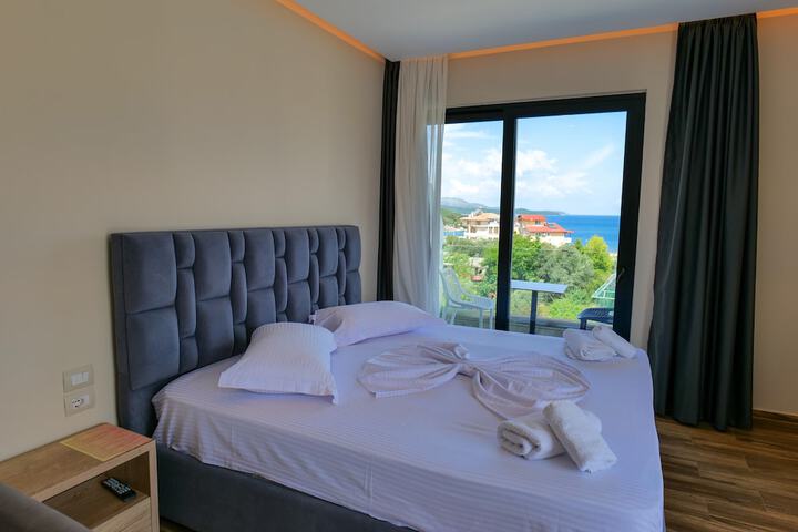 Room 10 of 107