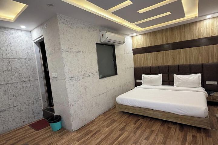 Room 8 of 30