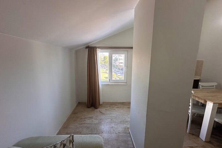 Room 47 of 171