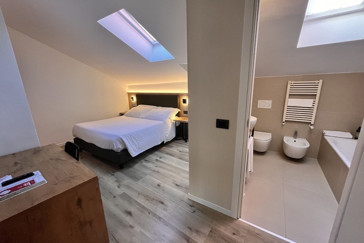 Room 6 of 64
