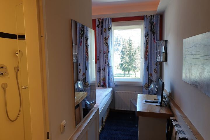 Room 11 of 23