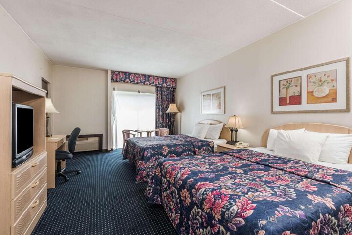 1 King Bed (6 of 7)