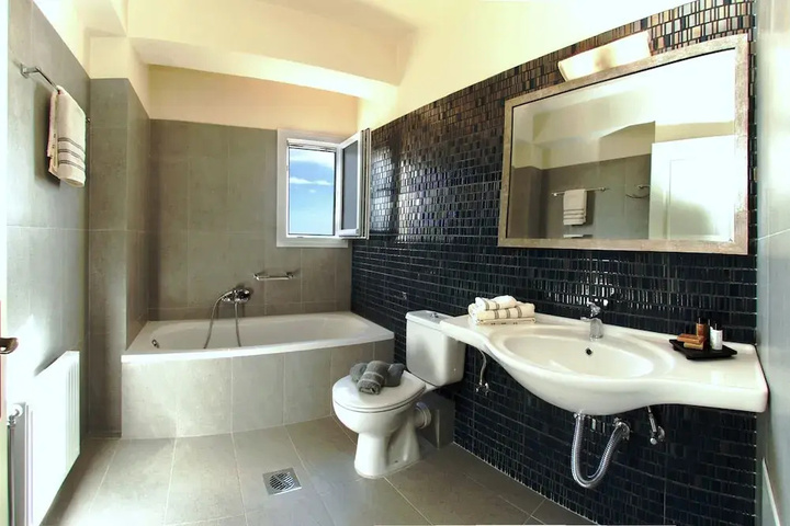 Room 8 of 25