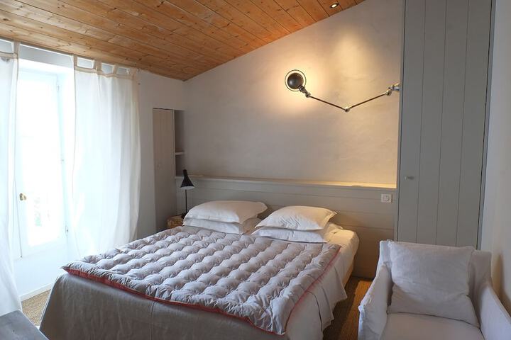 Room 33 of 105