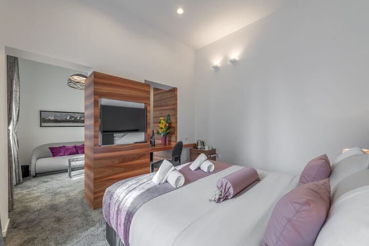 Room 4 of 48