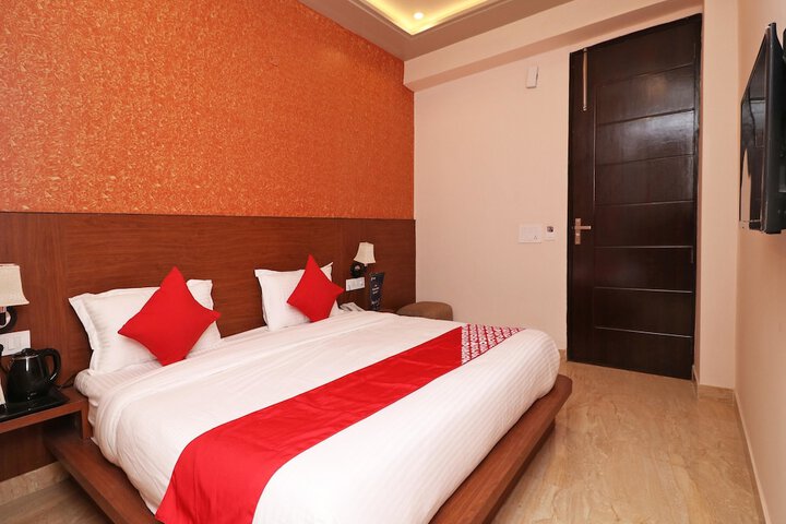 Room 8 of 35