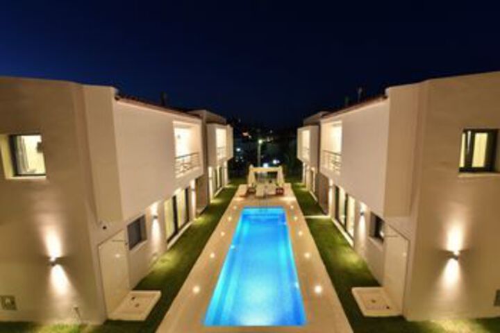 Hotel Exterior 15 of 60