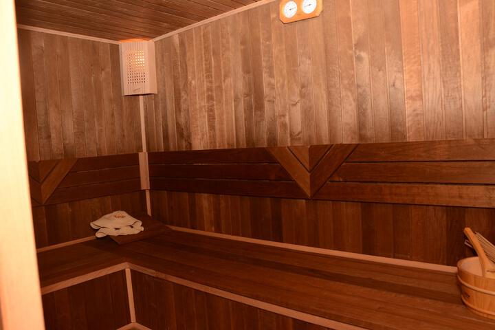 Room 2 of 28