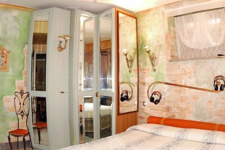 Room 30 of 86