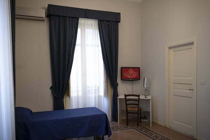 Room 17 of 31