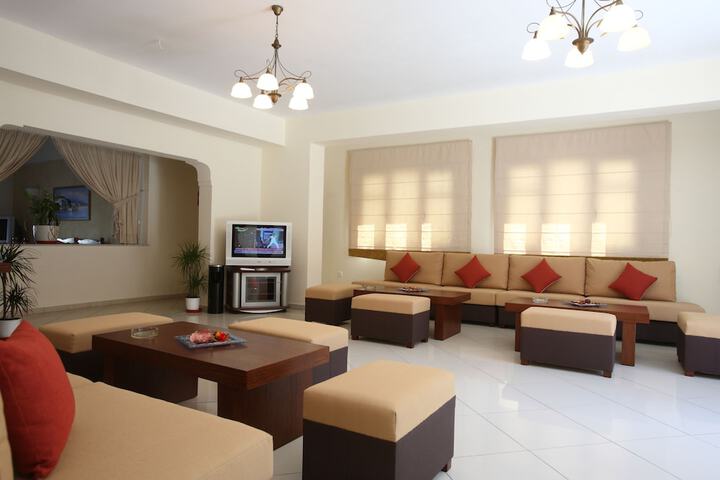 Guest Lobby