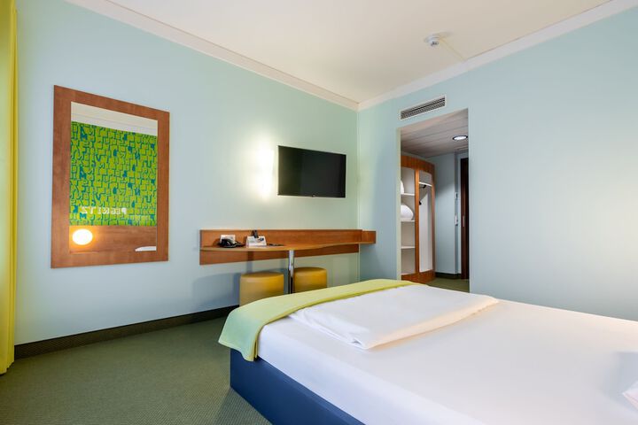 Room 11 of 20