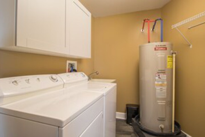 Laundry 16 of 32
