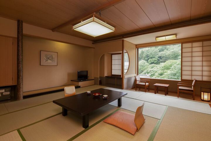 Room 2 of 44