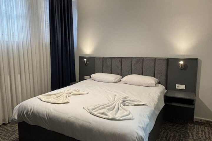 Room 2 of 29