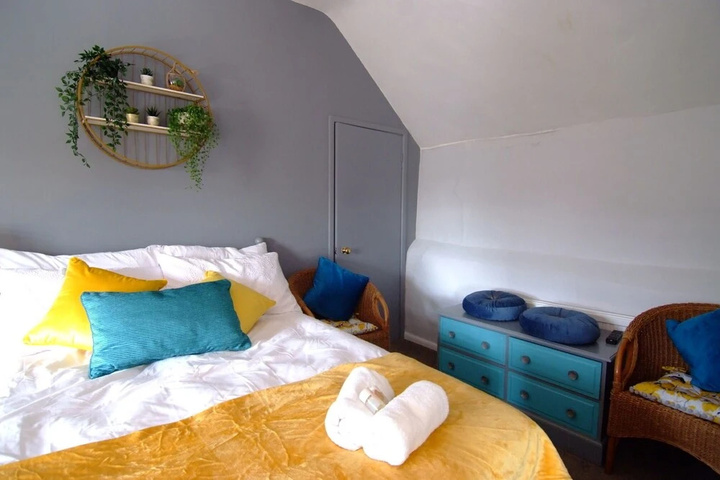 Room 6 of 15