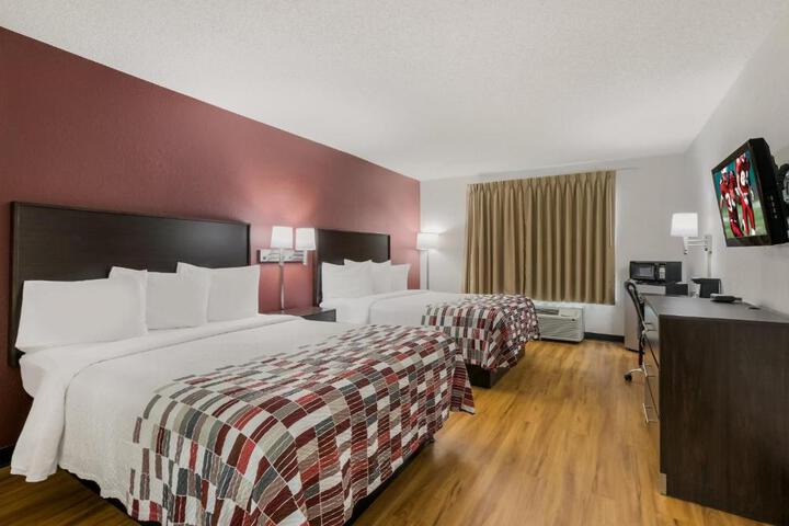 Deluxe 2 Queen Beds (5 of 5)