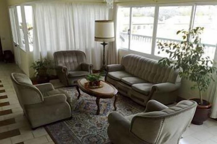 Room 4 of 10