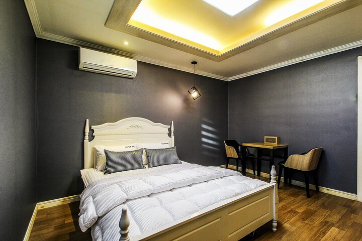 Room 32 of 41