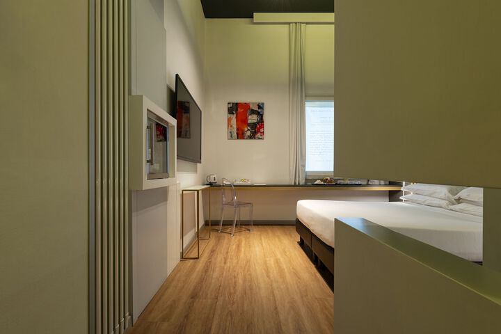 Room 9 of 30