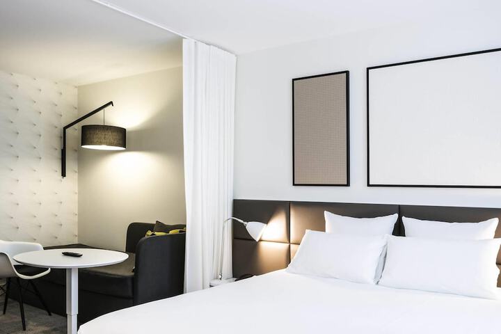 Room 12 of 68