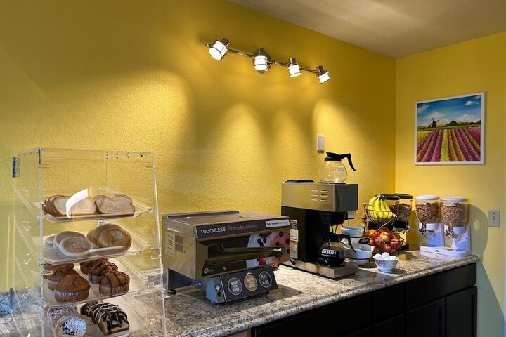 Breakfast/Coffee Service 26 of 30