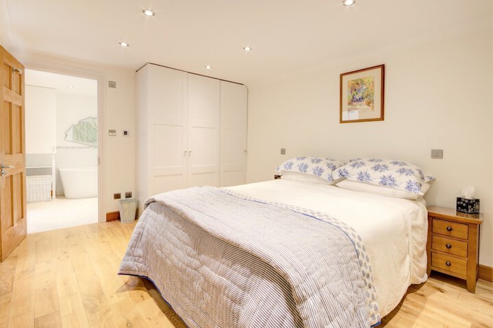 Room 2 of 20