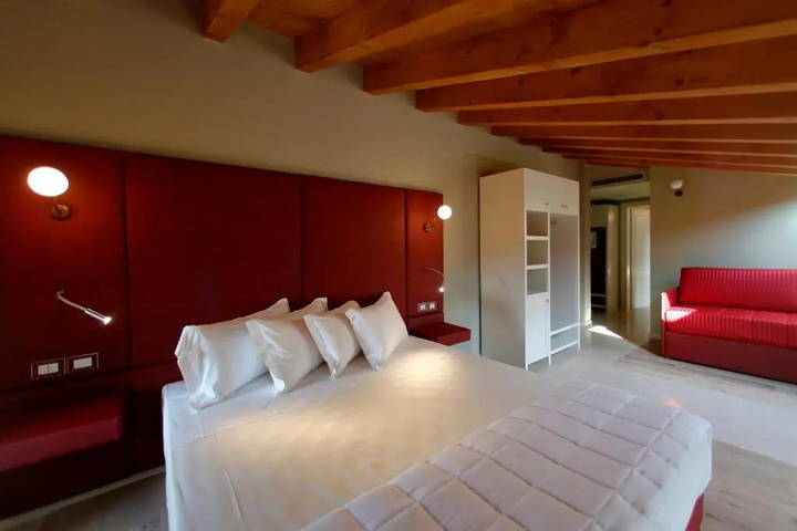 Room 5 of 21