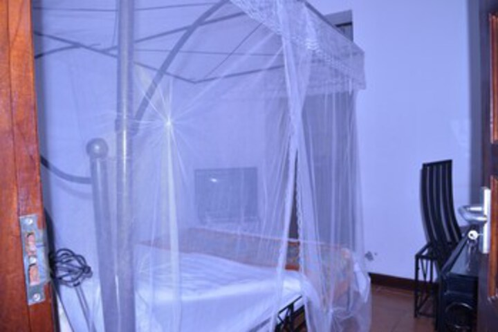 Room 25 of 29