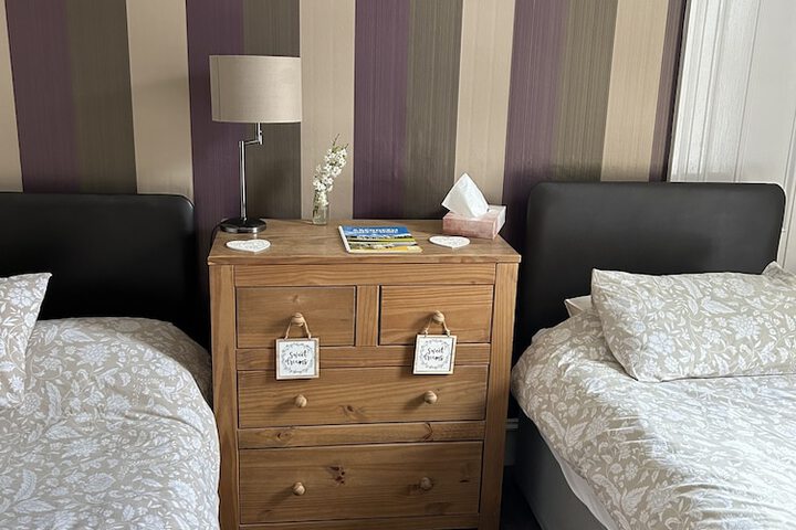 Room 7 of 12