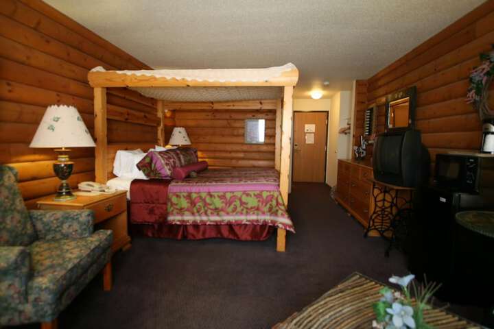 2 Queen Beds Microwave and Refrigerator WiFi Continental Breakfast (10 of 13)