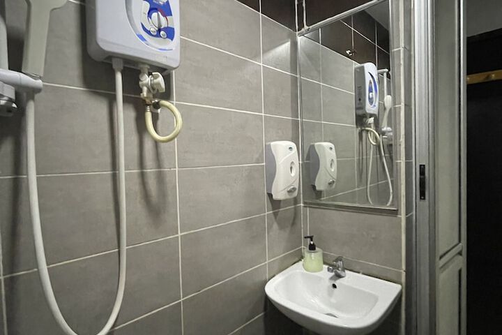 Room 10 of 13