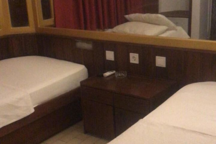 Room 4 of 17