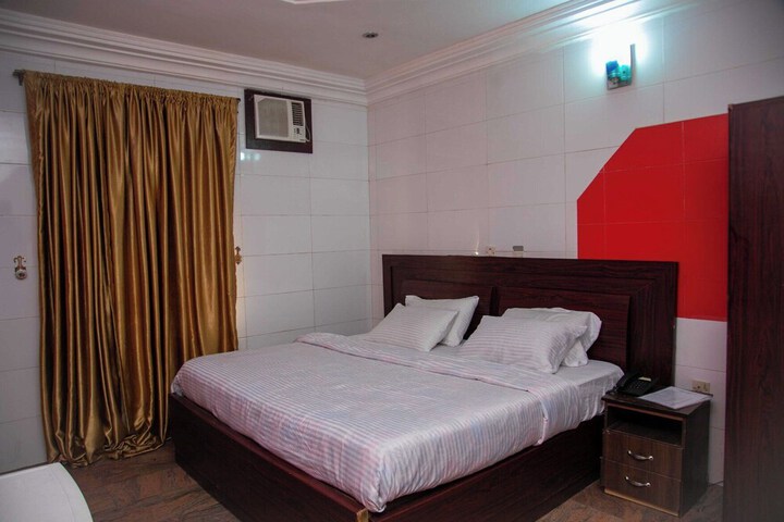Room 3 of 13