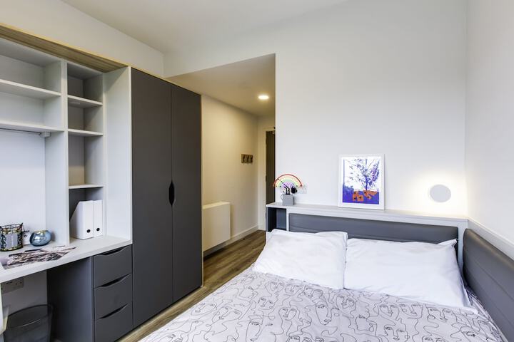 Room 10 of 31