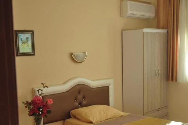 Room 4 of 13