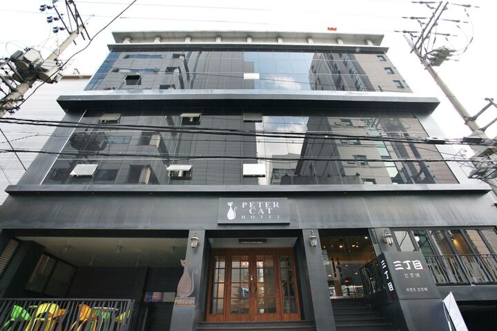 Hotel 7 of 198