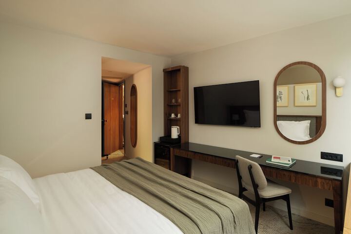 Room 26 of 69
