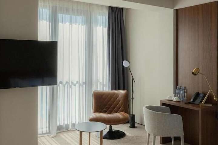 Room 4 of 25