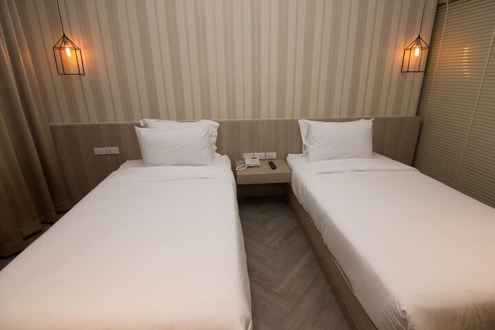 Room 28 of 48
