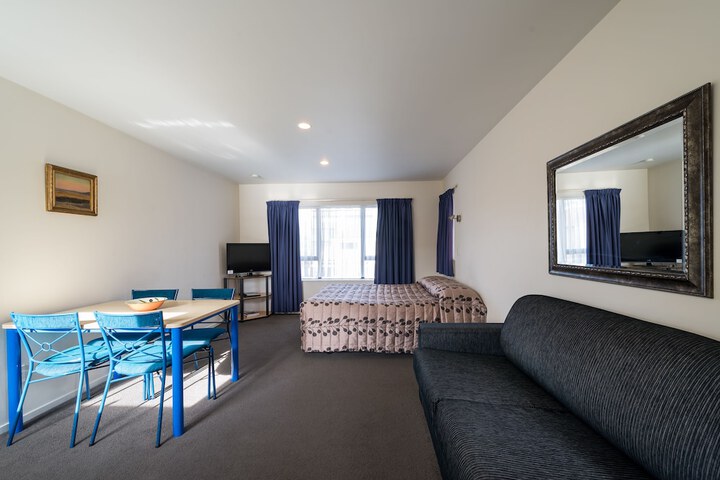 Room 14 of 36