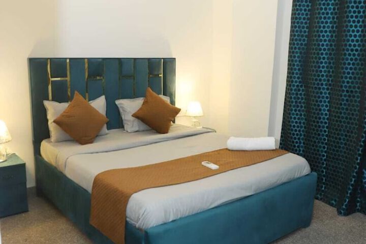 Room 5 of 10