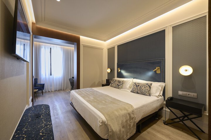 Room 28 of 98