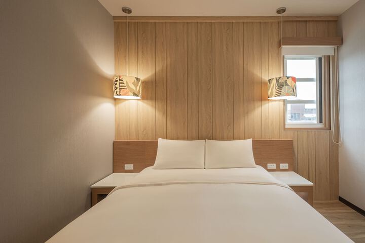 Room 25 of 76