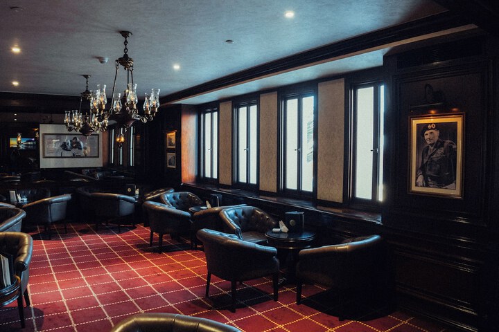 Lounge 26 of 36