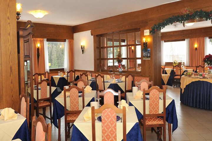 Dining 17 of 29