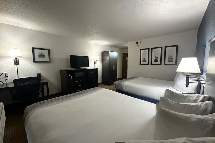 2 Queen Beds (1 of 31)